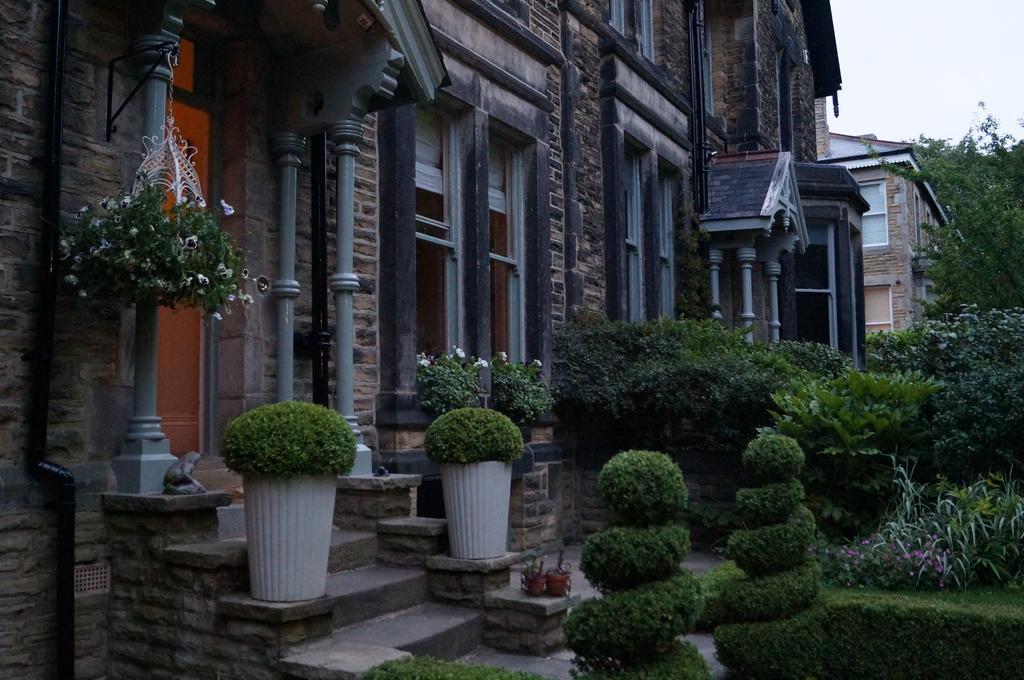 Brookfield House Hotel Harrogate Exterior photo